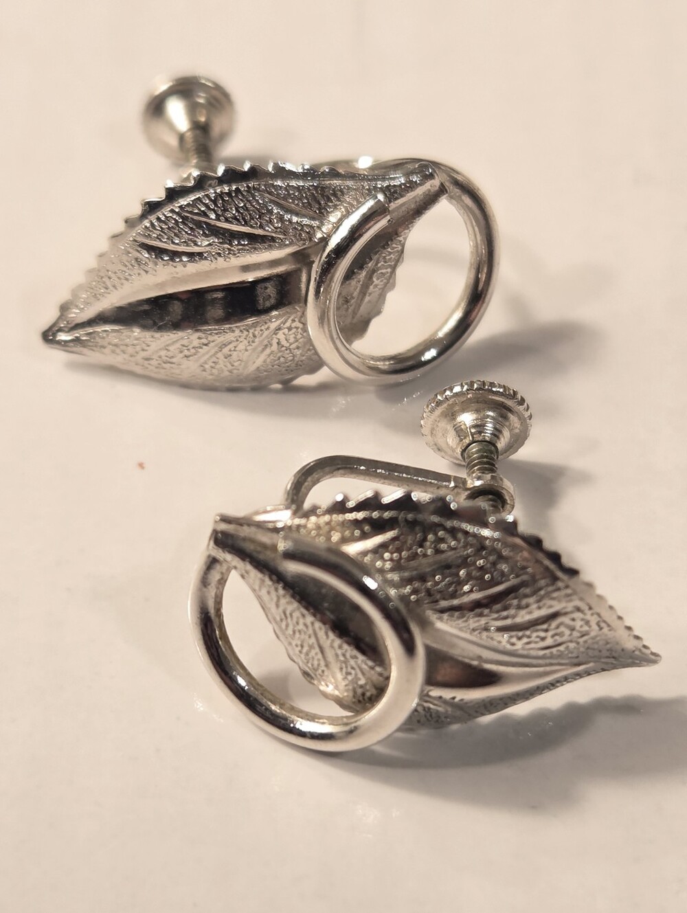Steeling Silver BOND Boyd Leaf Screw-Back Earrings - Elegant Leaf Motif